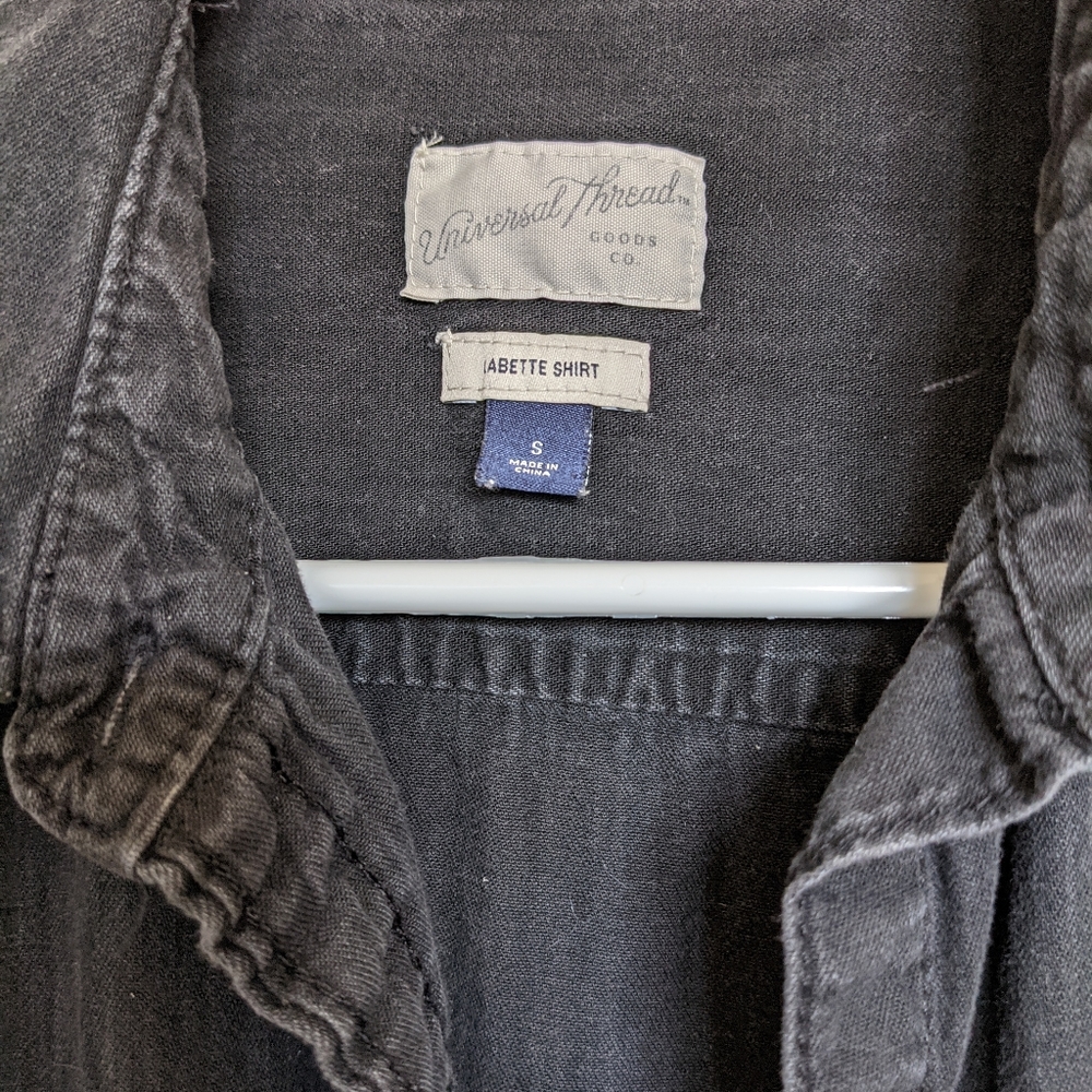 Universal Threads button up - Picture 3 of 3
